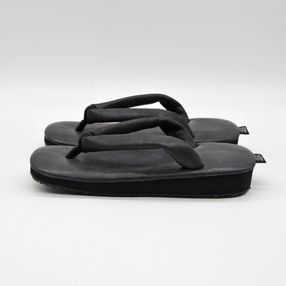 Leather snowuntrod