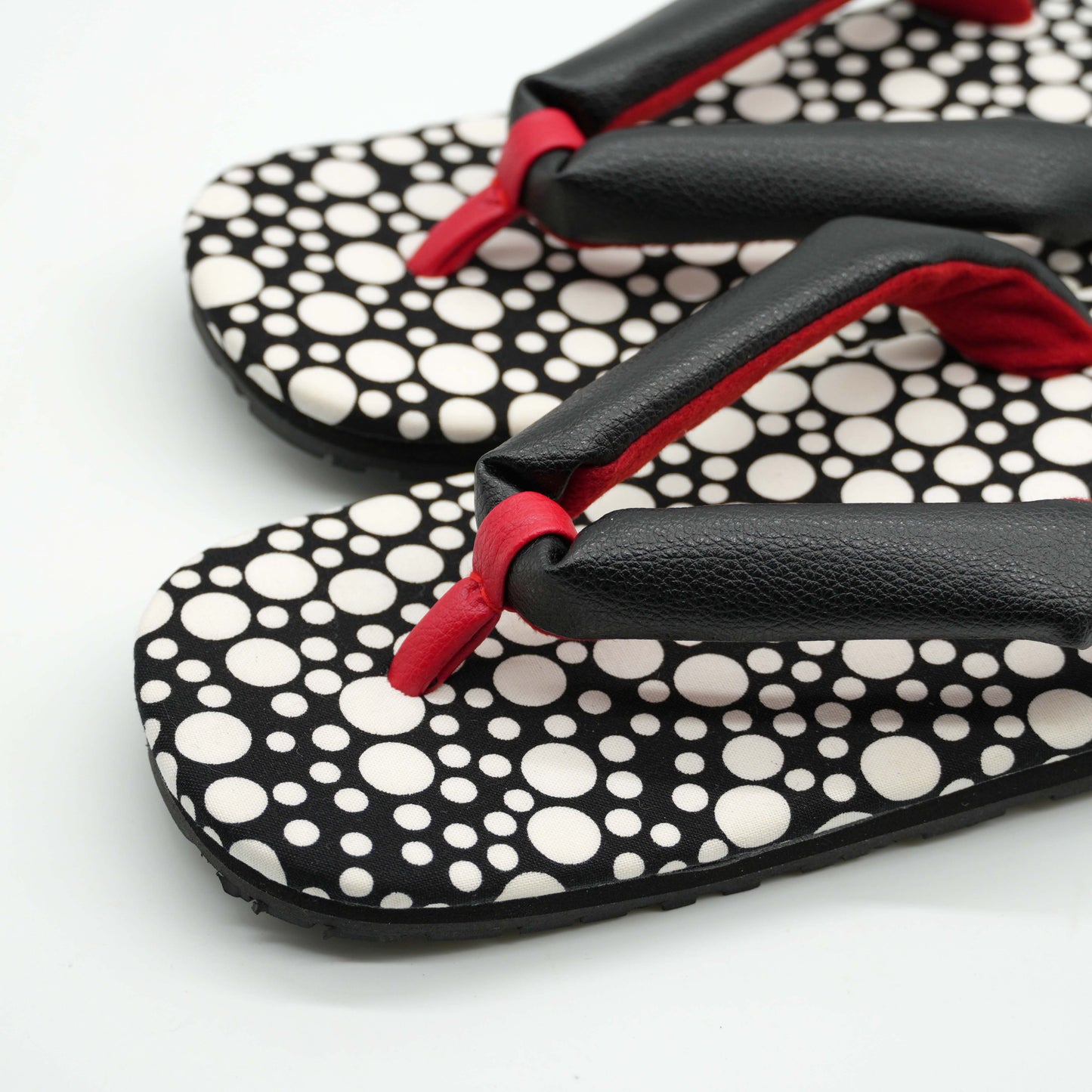 Playful dots/black and white