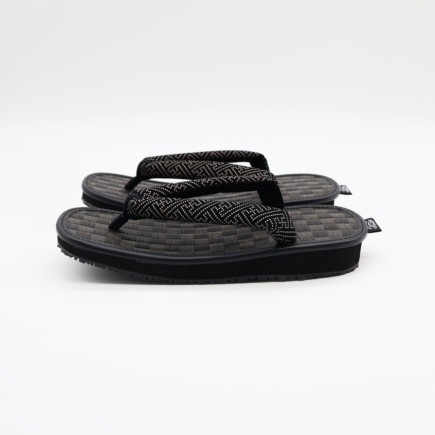 普段に履ける雪駄　和柄　印伝調紗綾×黒畳